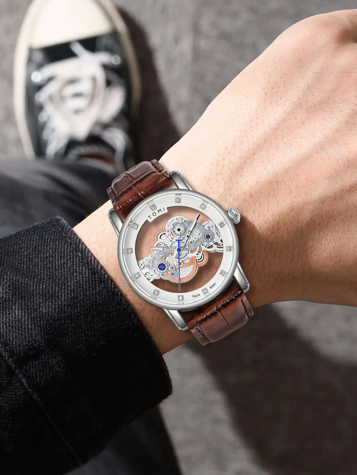 TOMI New Popular Watch Luxury Casual Men's and Women's Watch Hollow Diamond Quartz Watch